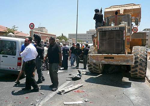 Attentato: Gerusalemme, fa strage con trattore
