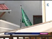 Francia: Bandiera di Hamas sulla moschea di Mulhouse