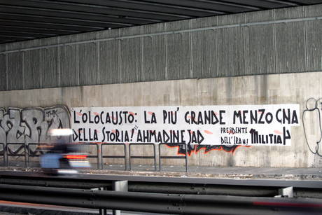 Scritte antisemite a Roma, “Olocausto una menzogna”