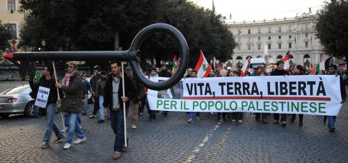 Roma:al corteo pro-Palestina slogan contro Israele.  I giovani ebrei: «Parole ignobili»
