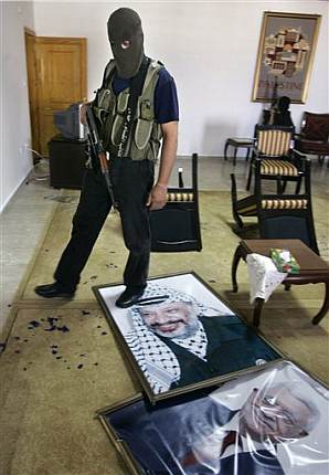Striscia di Gaza: Hamas vieta celebrazioni per anniversario morte Arafat