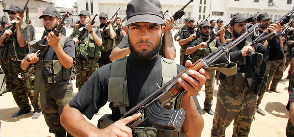 Hamas: “Fabbricare armi sante è la nostra missione”
