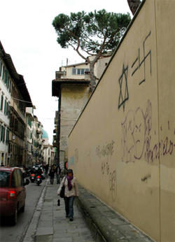 Firenze: nuove scritte anti-Israele davanti alla Sinagoga