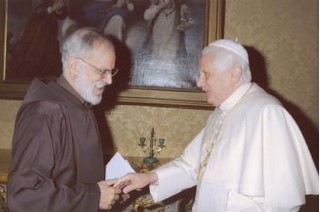 Padre Cantalamessa: contro il Papa una campagna di odio come l’antisemitismo per ebrei. Replica sdegnata delle comunità ebraiche sparse nel mondo.