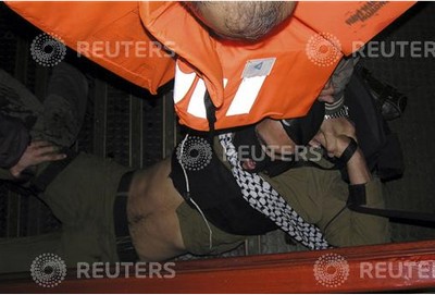 La Reuters “tarocca” le foto dell’aggressione dei pacifinti della Mavi Marmara ai militari israeliani