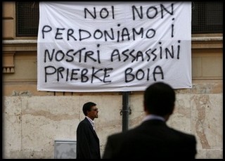 Per la serie “L’erba cattiva non muore mai”: il criminale nazista Erich Priebke può uscire tranquillamente da casa!!! E gli arresti domiciliari?