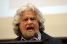 Strumentalizzazione della Shoah, Grillo rincara la dose e passa alle offese, rivelando il suo pregiudizio antisemita: “Non mi scuso, è stupido il comunicatore della comunità ebraica. Sono loro che si nascondono dietro la Shoah”