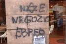 Roma: scritte antisemite e svastiche sui muri dei negozi nel quartiere di Monteverde