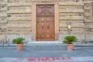 Livorno: scritte inneggianti a Hamas davanti chiese della città