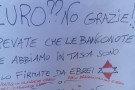 Genova, cartello antisemita esposto in un bar: “Euro? No grazie. Le banconote sono firmate da ebrei”