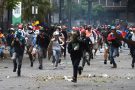 Il Venezuela sull’orlo della guerra civile, ma i pacifinti tacciono