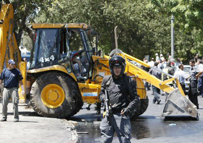 Gerusalemme, sparatoria in centro: ucciso un terrorista su un bulldozer