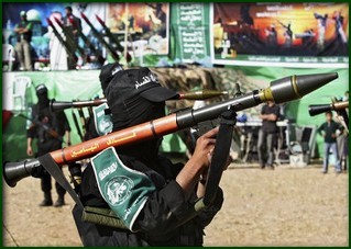 Gaza: Hamas disperde una manifestazione pacifica sparando, ma stranamente in Italia non ne parla nessuno! Semplice distrazione?…