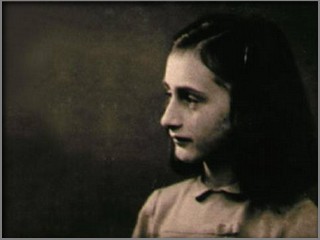 L’antisemitismo dilaga anche su Facebook: creato gruppo contro Anna Frank!