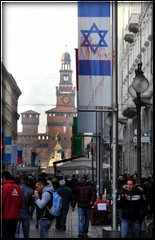 Milano, Expo: bandiera di Israele imbrattata con vernice rossa