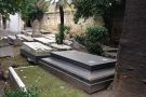 Napoli: vandali profanano cimitero ebraico