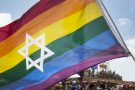 Chicago (USA): ebrei espulsi da marcia LGBT perchè portavano bandiera arcobaleno con la stella di David